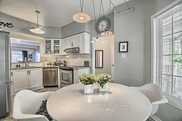 Property at 43 Luxton Avenue, Aurora, ON L4G 7J8