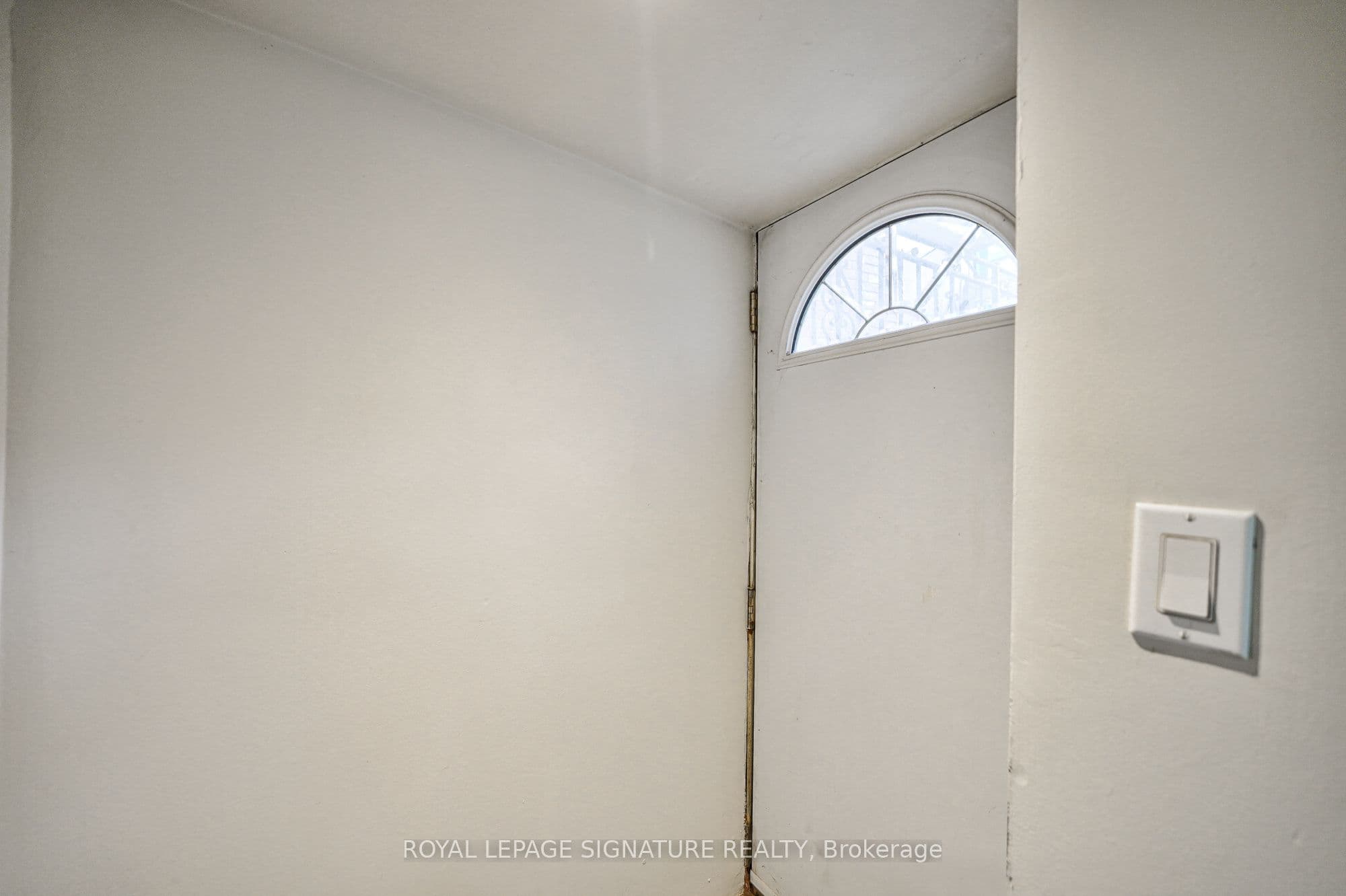 Property at 439 Crawford Street Main, Toronto, ON M6G 3J7