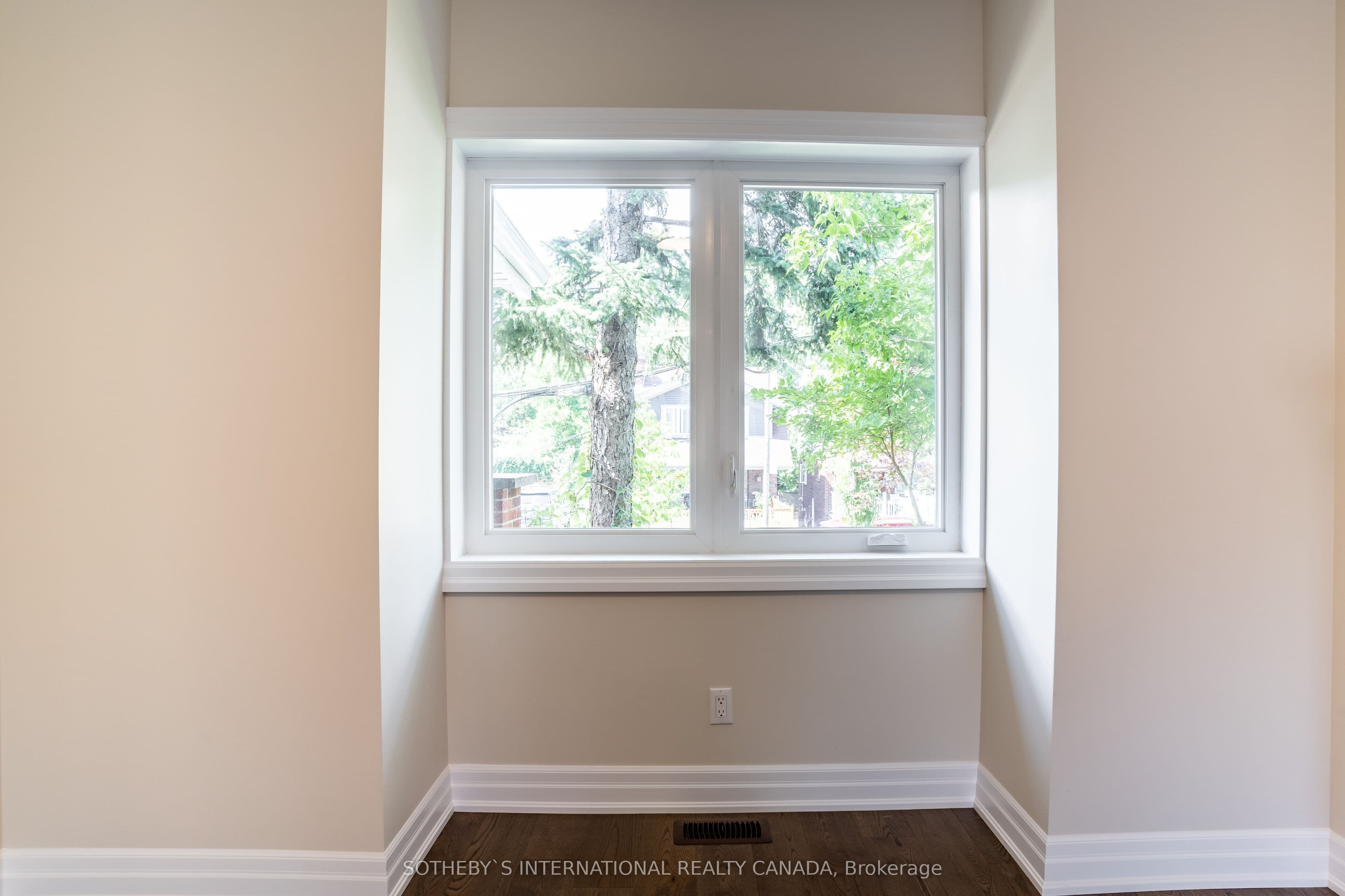 Property at 523 Strathmore Boulevard, Toronto, ON M4C 1N9