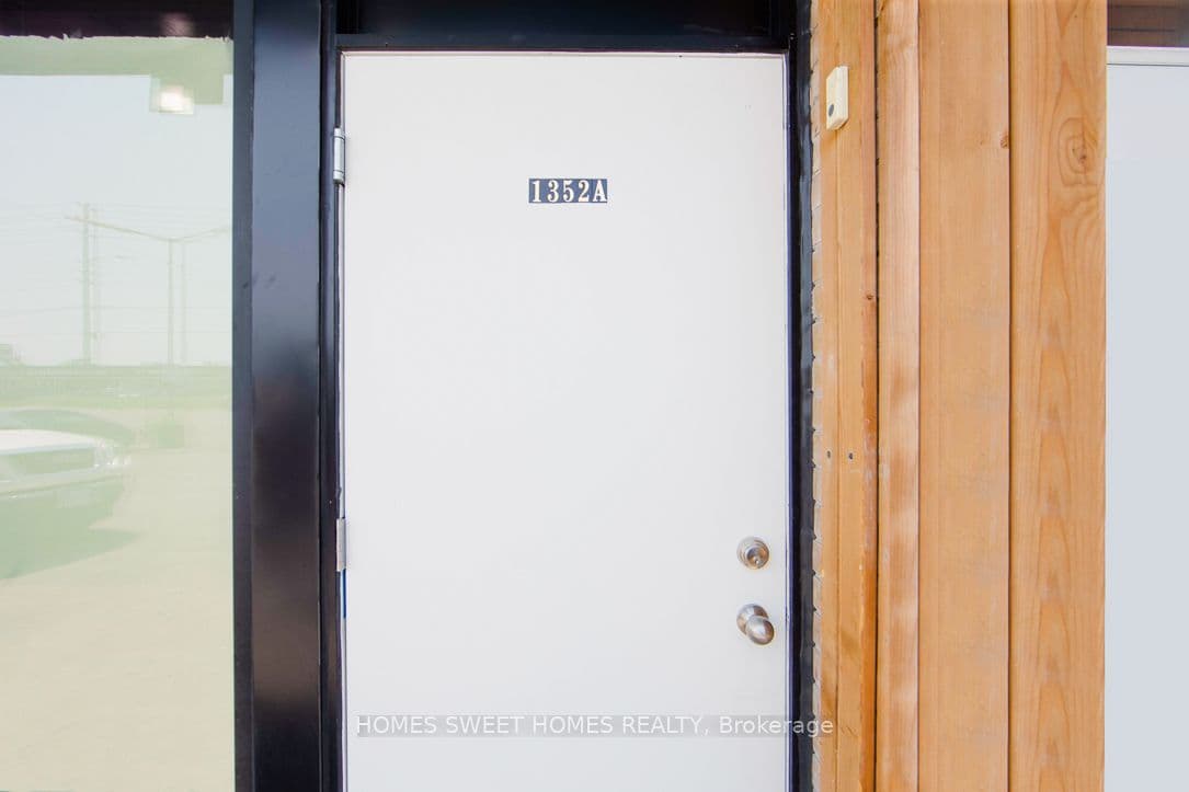 Property at 1352 Kennedy Road A, Toronto, ON M1P 2L7