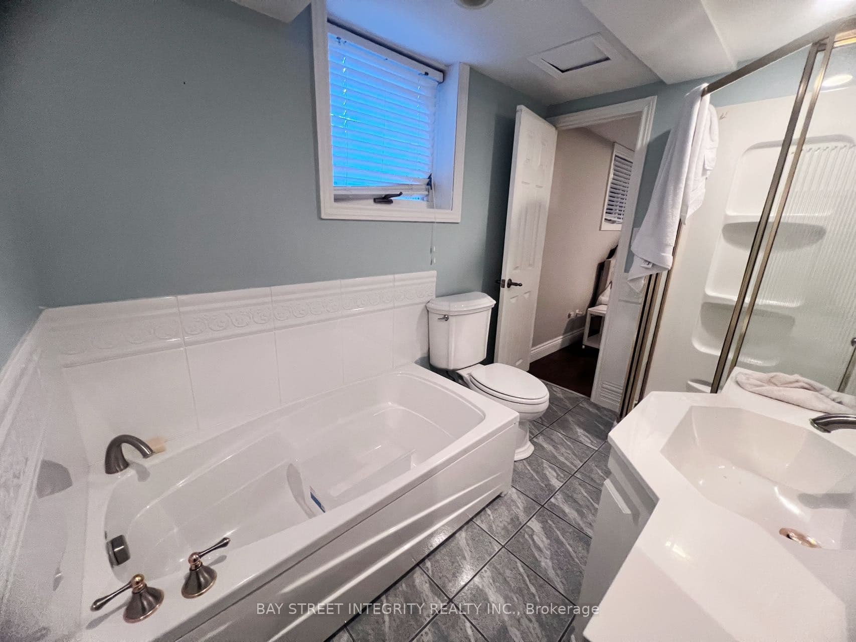 Property at 2095 Autumn Breeze Drive S Bsmt, Mississauga, ON L5B 1R3