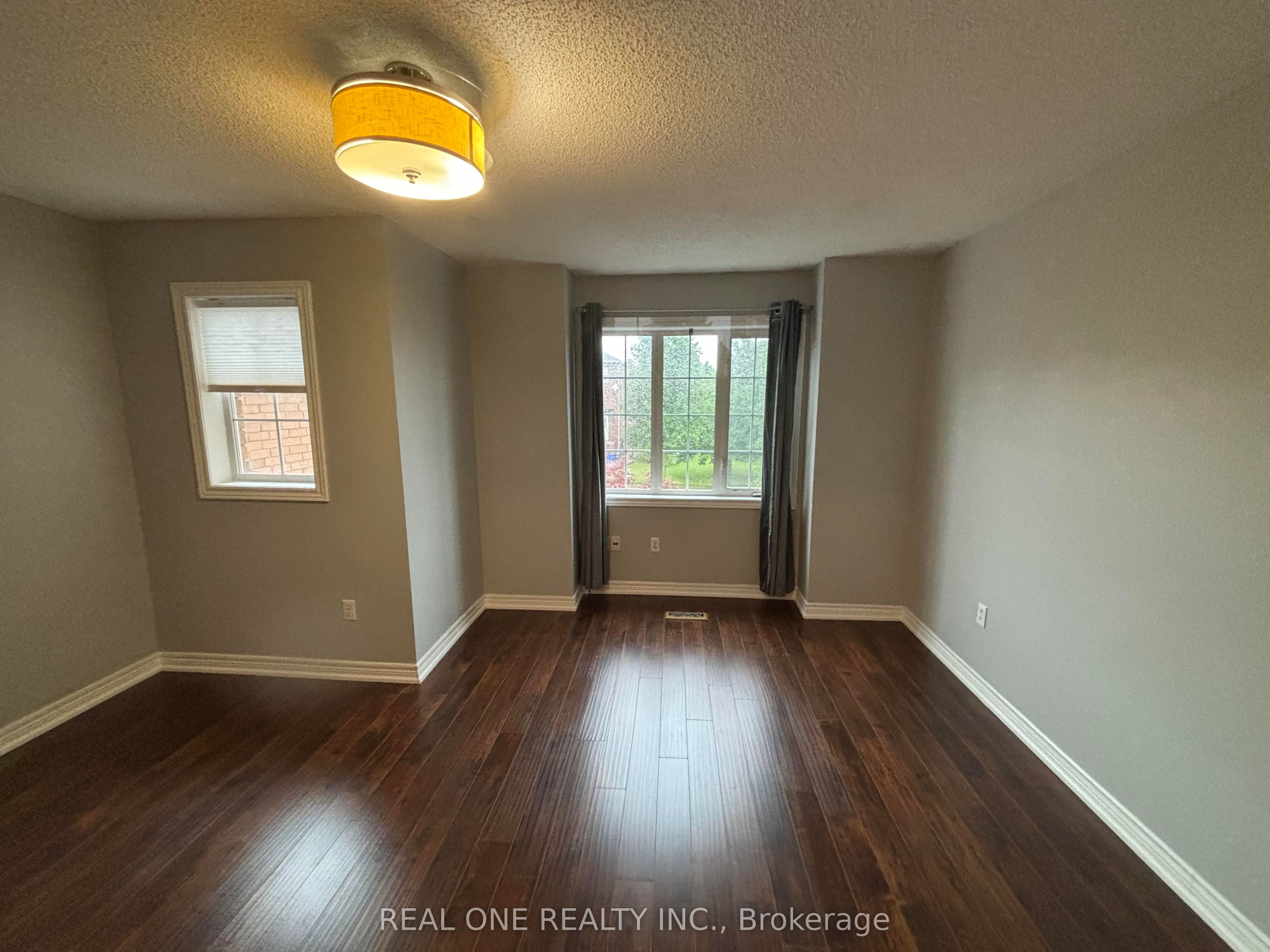 Property at 606 Bondi Avenue, Newmarket, ON L3Y 8S8