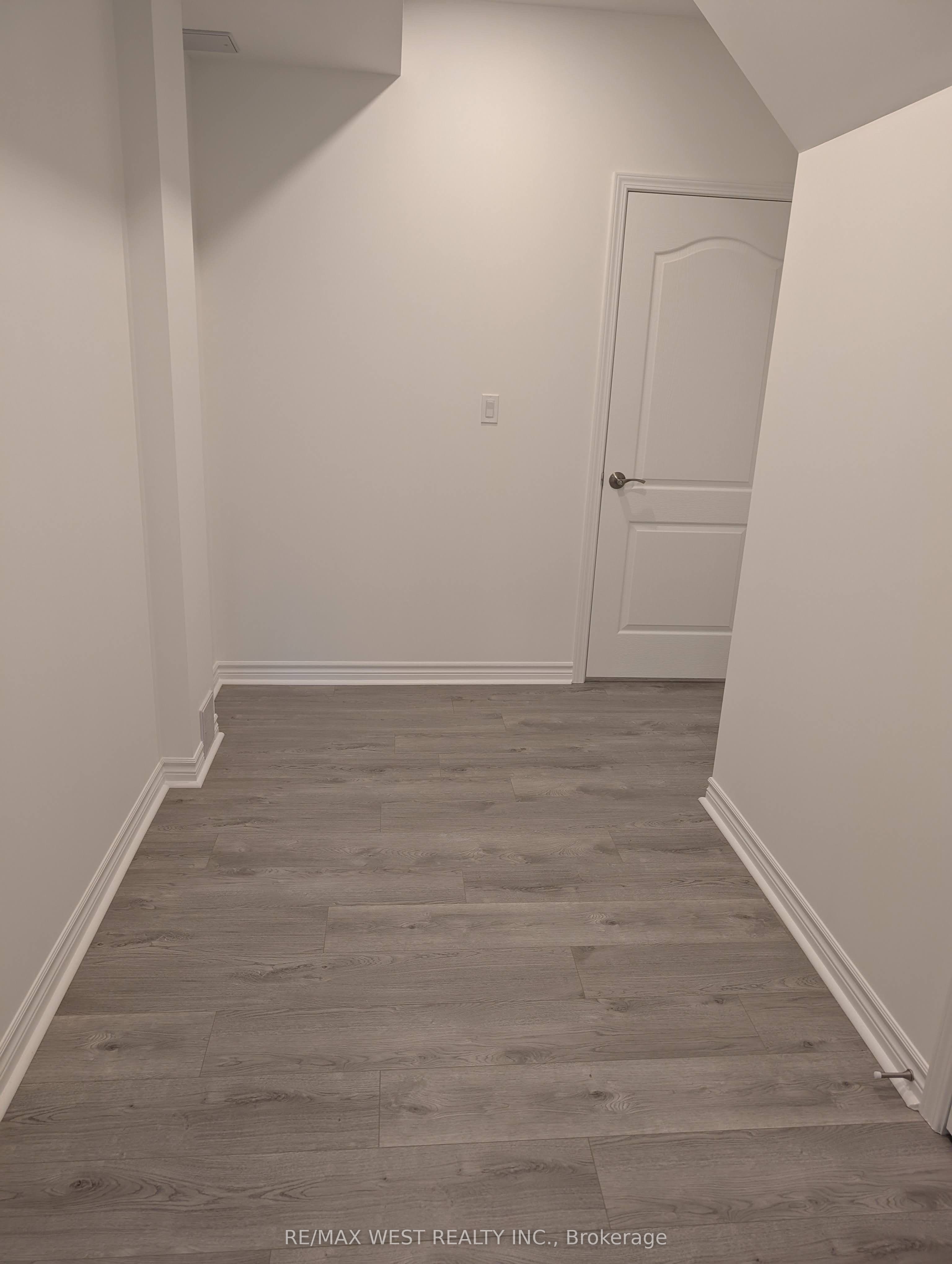 Property at 558 Somerville Drive, Newmarket, ON L3X 0K2