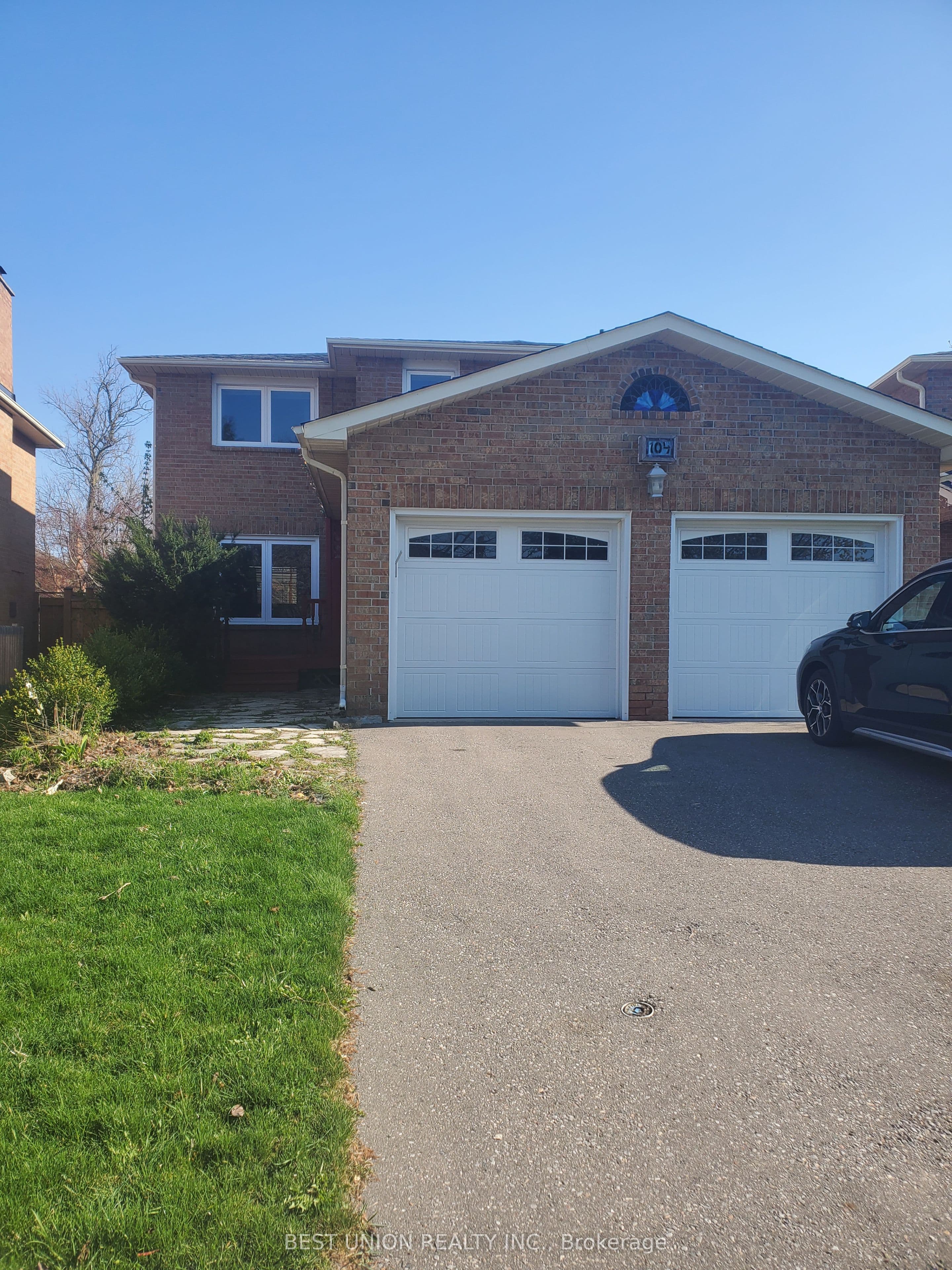 Property at 104 Houseman Crescent, Richmond Hill, ON L4C 7S5