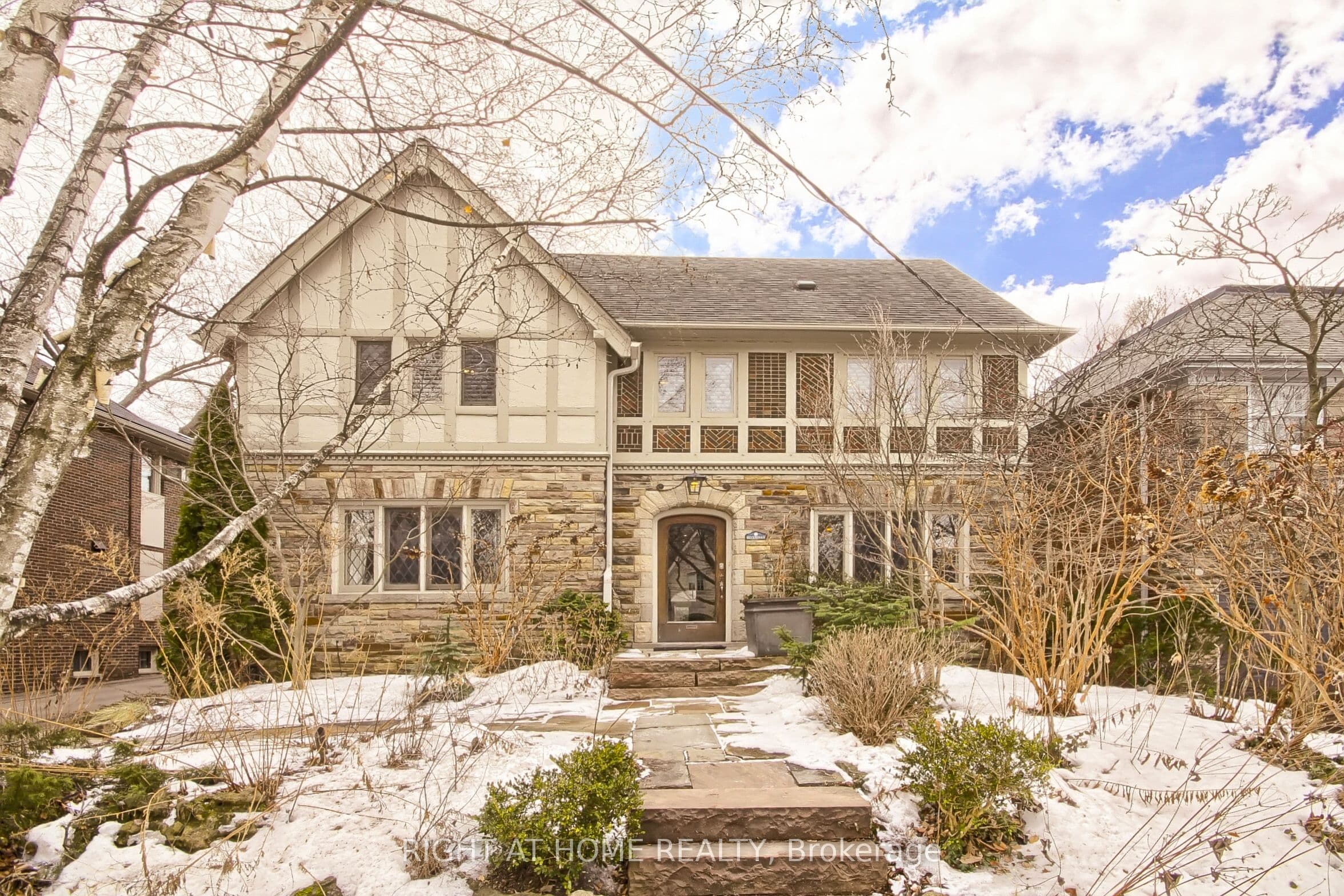 Property at 17 Silverwood Avenue, Toronto, ON M5P 1W3