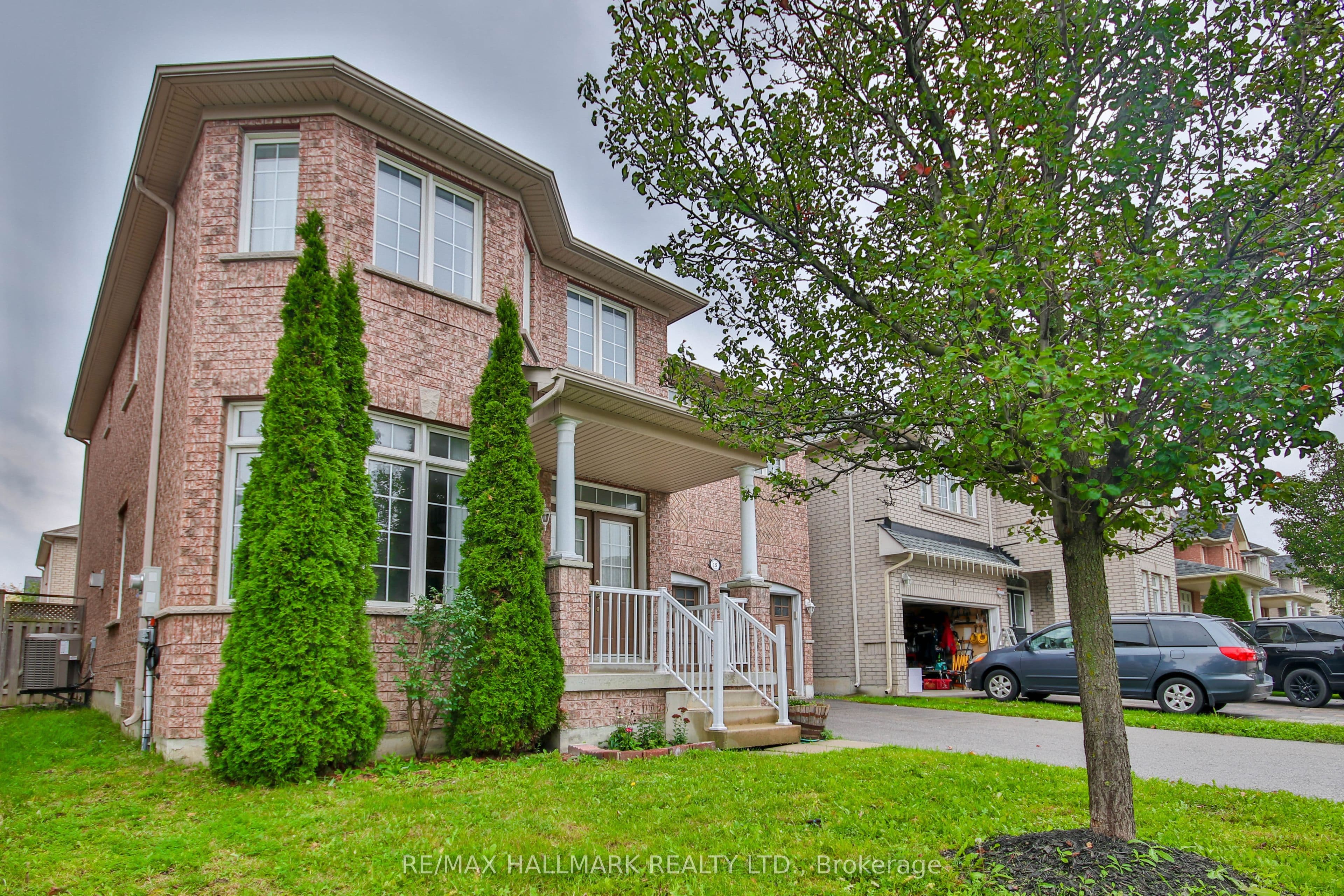 Property at 15 Briarglen Road, Markham, ON L6C 2K5