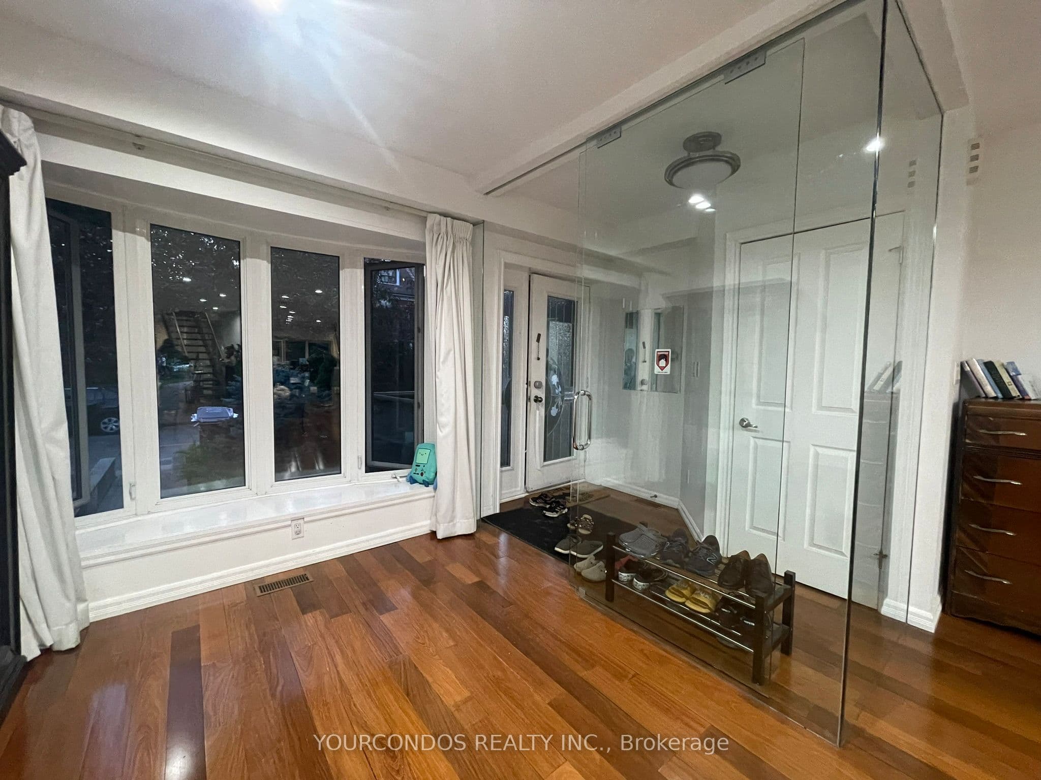Property at 193 Brunswick Avenue Lower B, Toronto, ON M5S 2M4