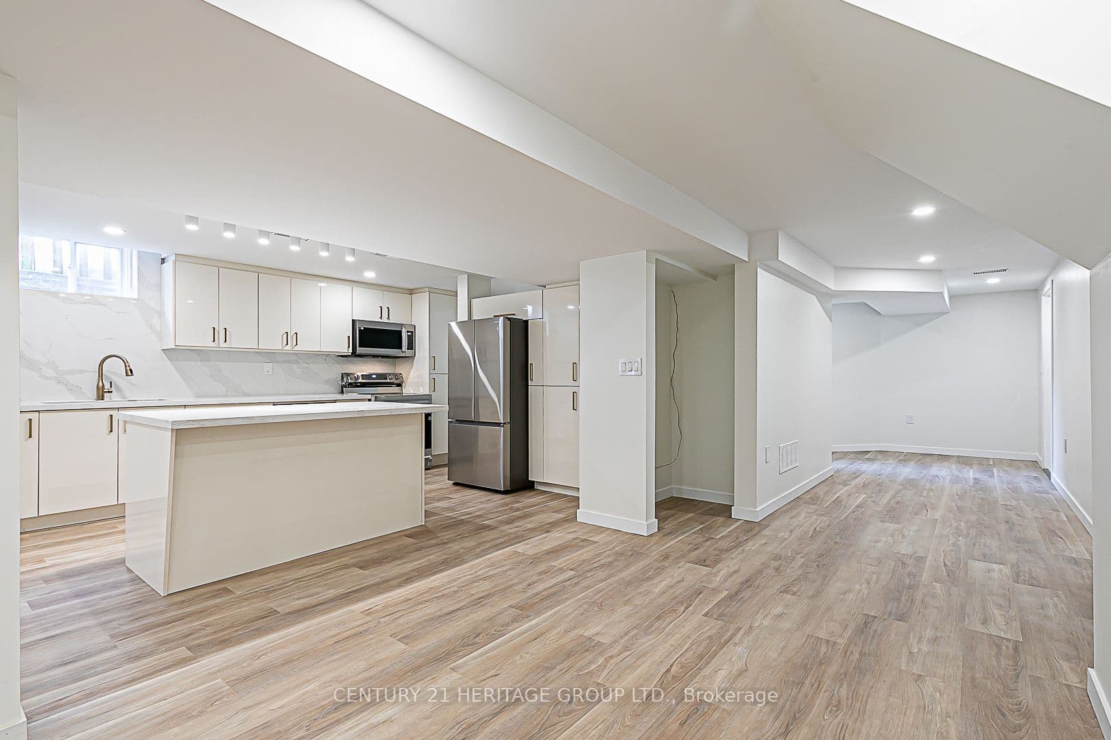 Property at 16 Gaby Court Bsmt, Richmond Hill, ON L4C 8W9