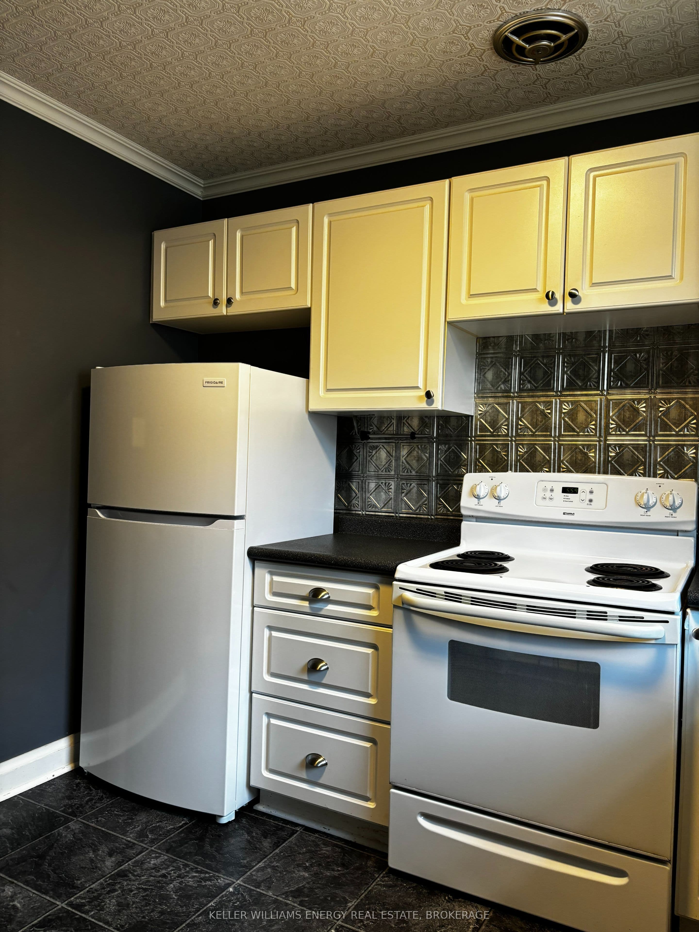 Property at 76 Chadburn Street, Oshawa, ON L1H 5V1