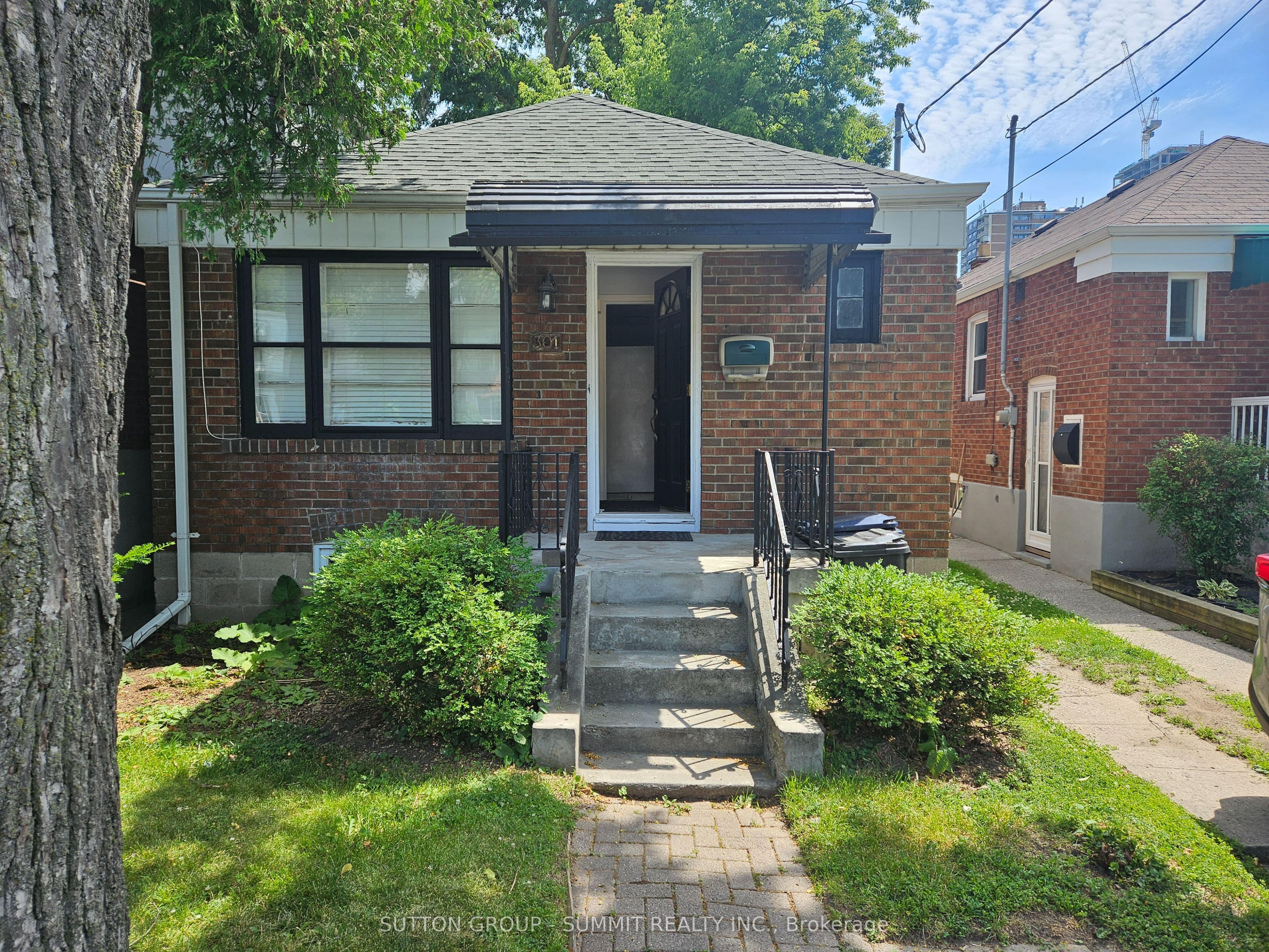 Property at 301 Chisholm Avenue, Toronto, ON M4C 4W5