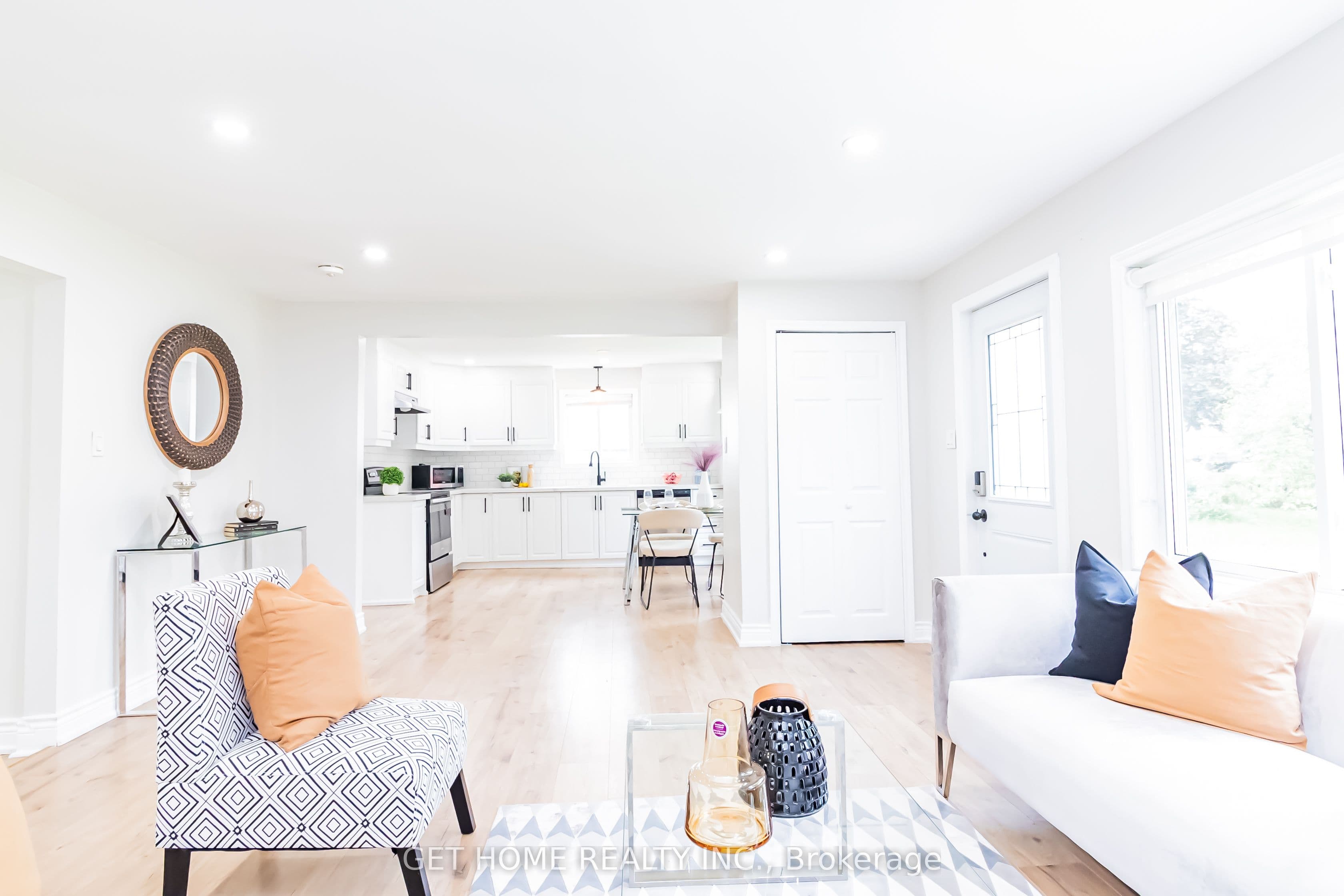 Property at 375 The Queensway Way S, Georgina, ON L4P 2C4