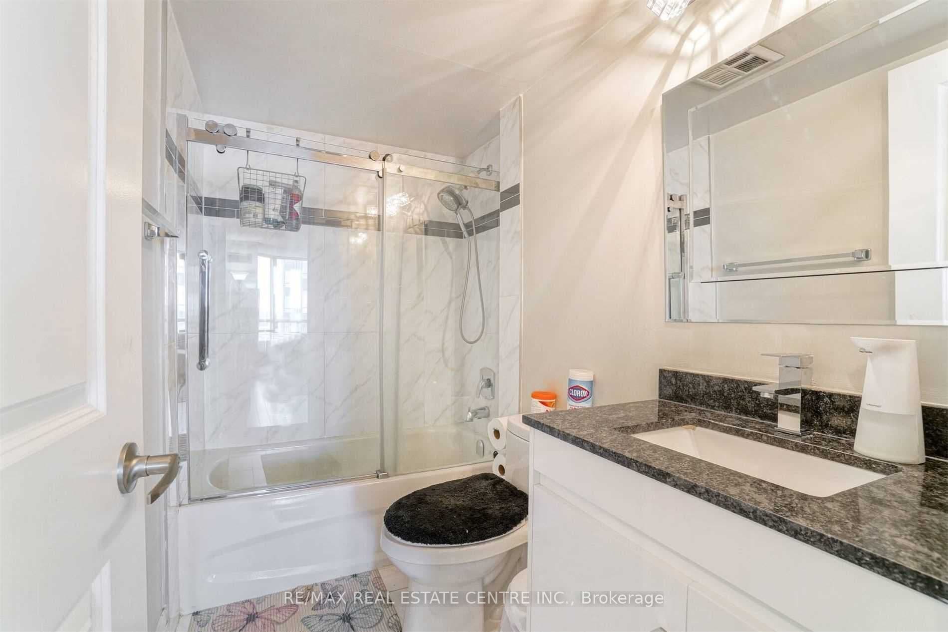 Property at 7177 Village Walk E Upper, Mississauga, ON L5W 1X2