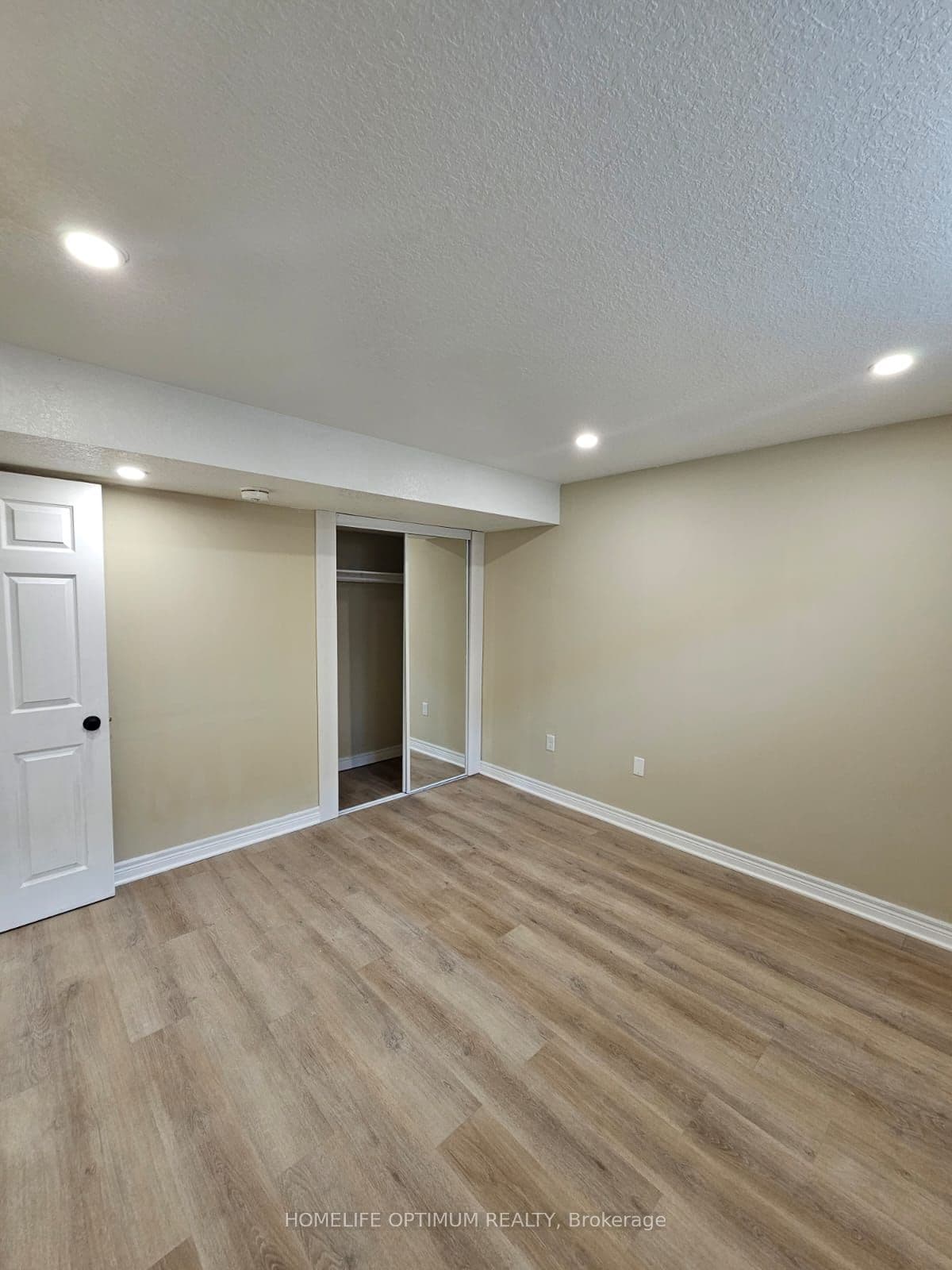 Property at 6 Crossbridge Avenue E, Kitchener, ON N2A 0J9